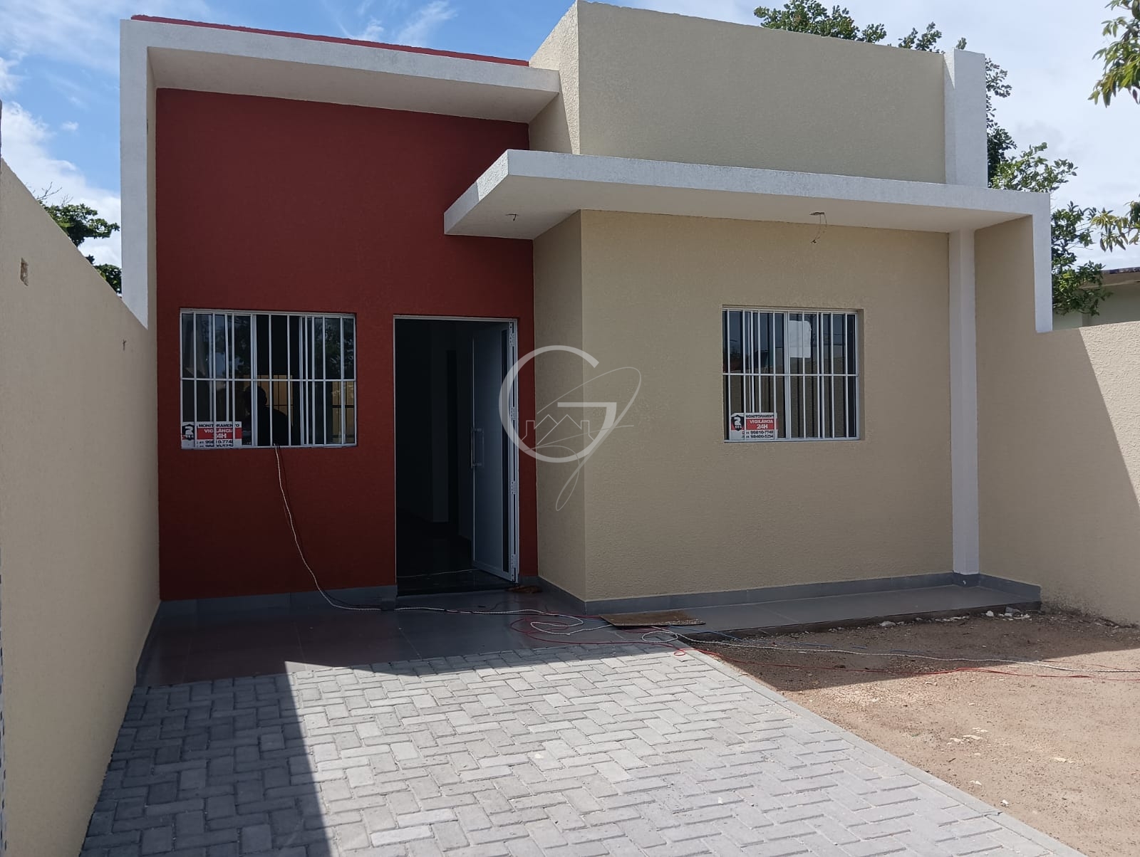 Casa à venda com 2 quartos, 57m² - Foto 1