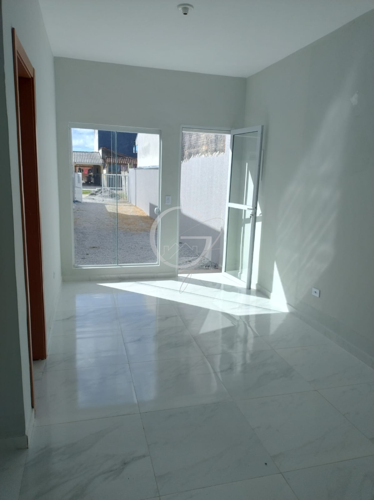 Casa à venda com 3 quartos, 55m² - Foto 2