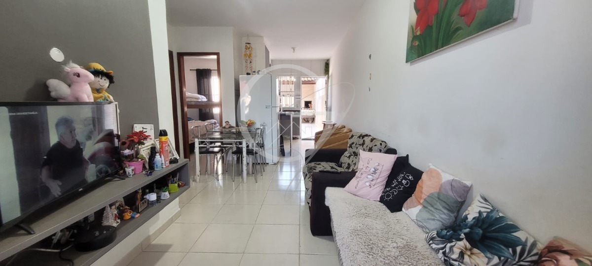 Casa à venda com 2 quartos, 61m² - Foto 2